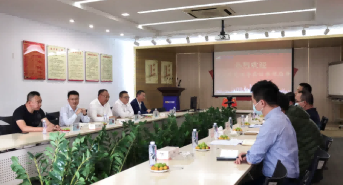 东莞市工信局与镇经发局领导莅临AG尊龙凯时参观指导